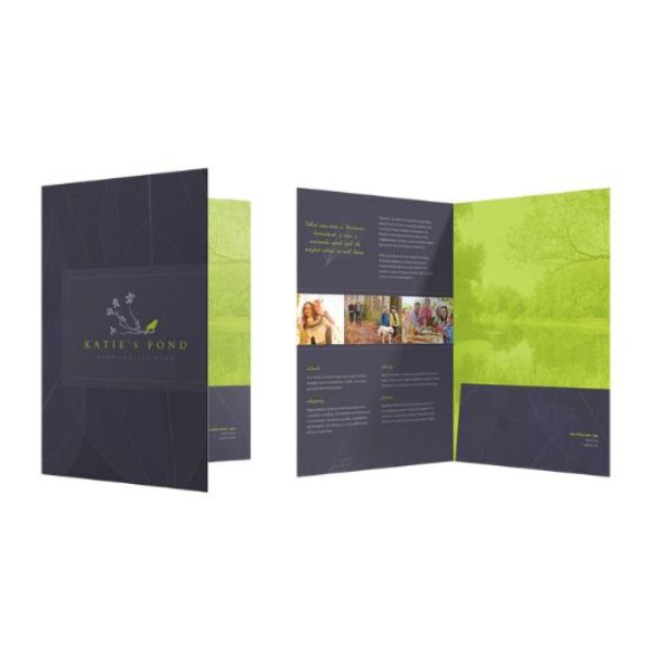 Standard presentation folders designed for professional organization and presentation of documents, featuring a classic desig