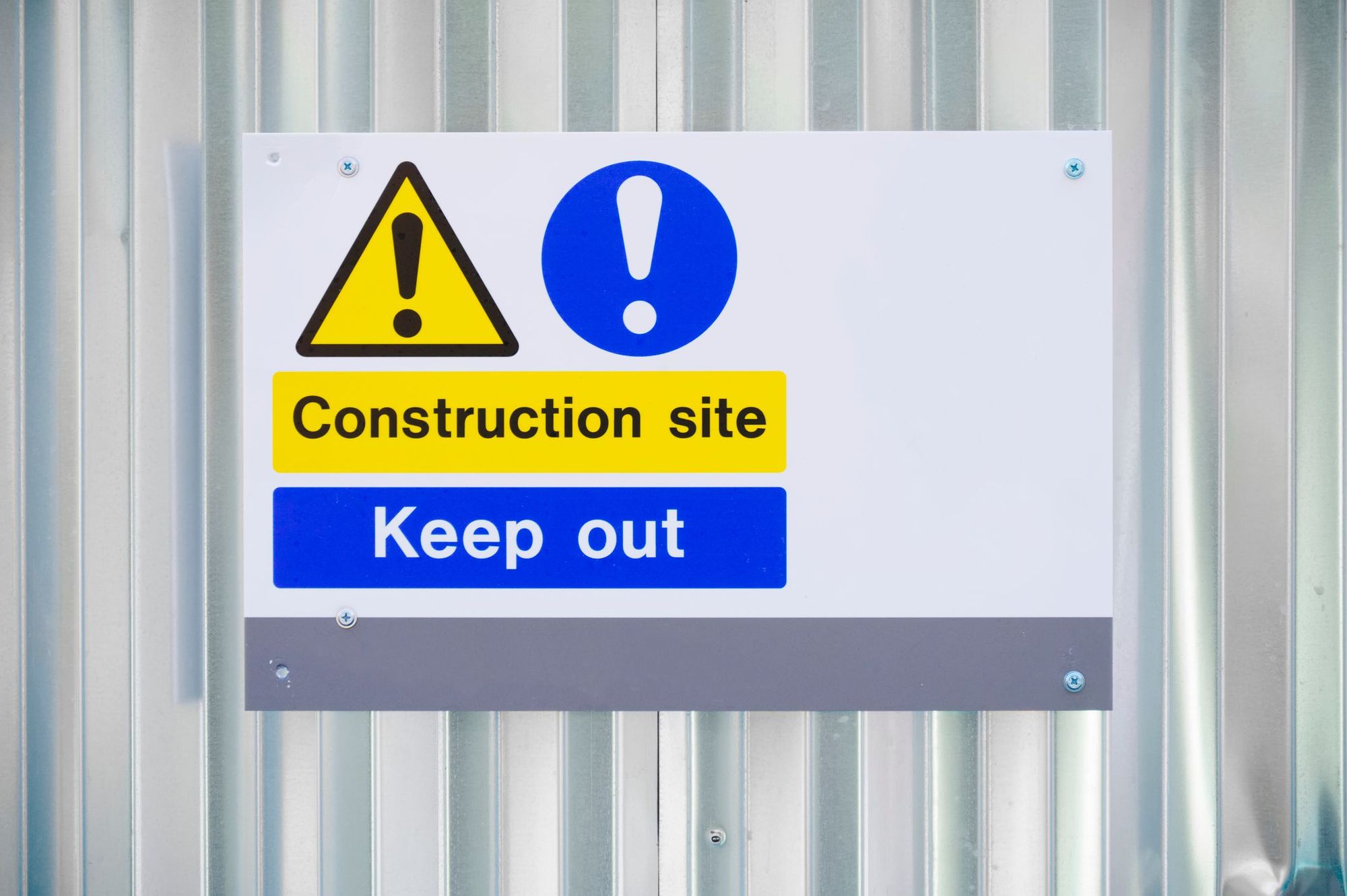 construction-fence-signs