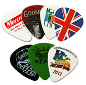 https://d241k1re3tsyhu.cloudfront.net/prediscon/images/product/home-printed-guitar-picks.jpg